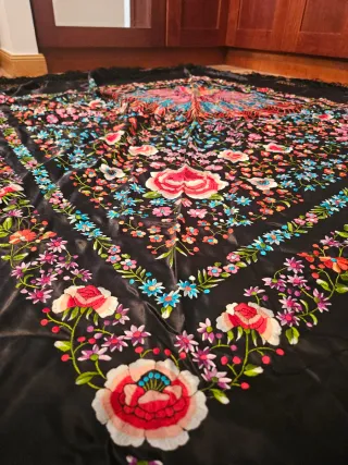 Manton de Manila bordado pavo real