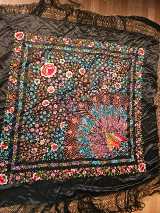 Manton de Manila bordado pavo real