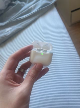 Apple AirPods 4