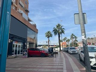 Local comercial en venta en Playa de Poniente en Benidorm