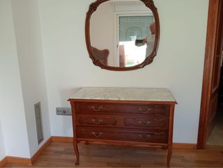 Cómoda de madera maciza y mármol