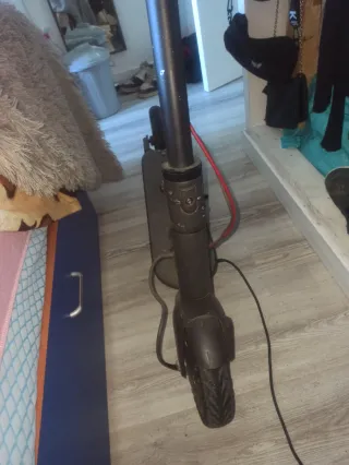 Patinete eléctrico en muy buen estado ruedas nueva