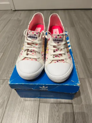 Scarpe Adidas con zeppa pois rosa e viola