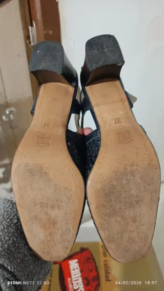 Zapatos de rejilla azul marino muy oscuro. Vintage