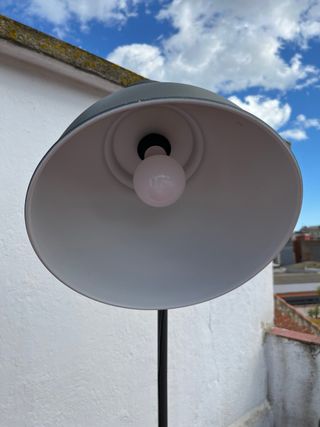 Lámpara de pie gris