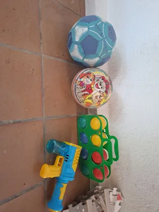 Lote Juguetes: Balones, Pistola, etc