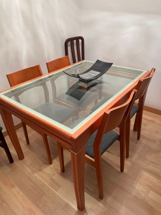 Mesa de comedor con 4 sillas