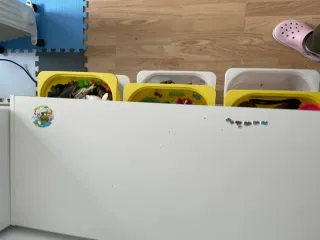 Mobiletto di stoccaggio IKEA Trofast con scatole