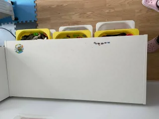 Mobiletto di stoccaggio IKEA Trofast con scatole