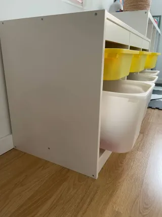 Mobiletto di stoccaggio IKEA Trofast con scatole