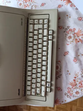 Máquina de escribir Olivetti Linea 101