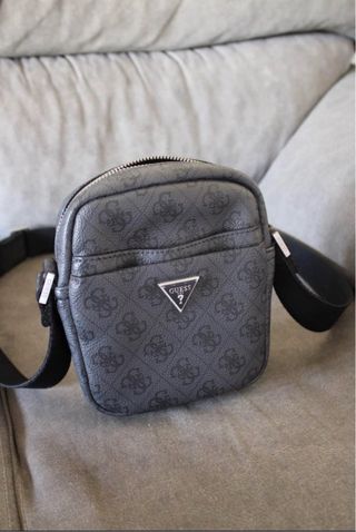 Bandolera Guess Negra y Gris