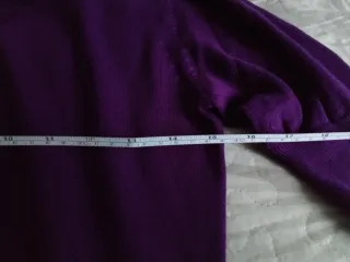 Jersey morado con pingüino