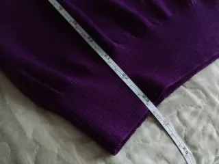Jersey morado con pingüino