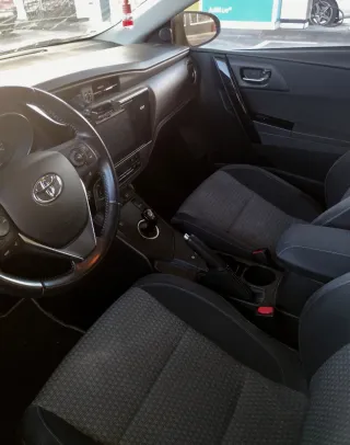 Toyota Auris híbrido 2018 (ranchera)