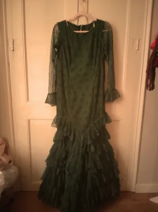 Traje de flamenca verde con volantes