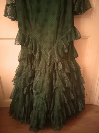 Traje de flamenca verde con volantes