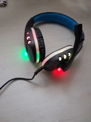 Cascos Gaming con Micrófono y Luces LED