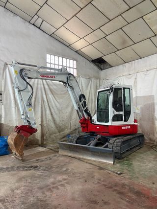 Retroexcavadora Takeuchi TB180FR