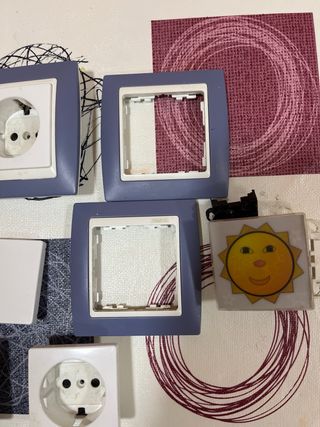 Tapas mecanismos luz y enchufes marca Simon