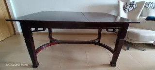Mesa de comedor antigua de madera