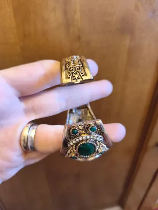 Orologio bracciale vintage dorato con pietre