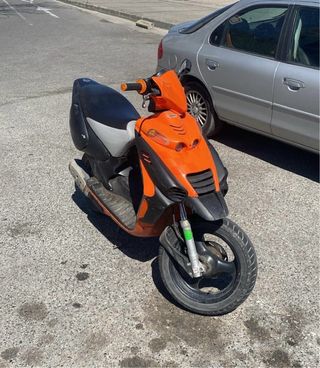 Beta Ark 50cc Scooter Automática Naranja