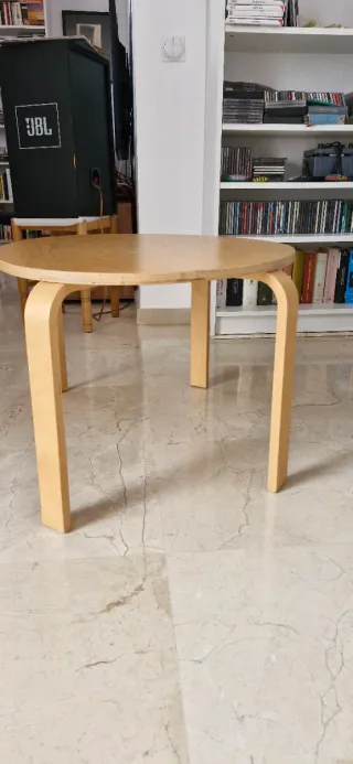 Mesa de centro pino medidas 73 x63 y de alto 46,