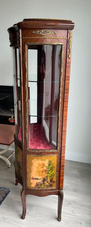 Vitrina Luis XV madera y cristal