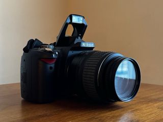 Cámara Nikon D60 con objetivo Nikkor 18-55