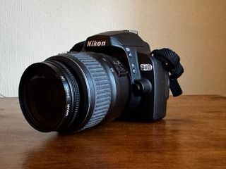 Cámara Nikon D60 con objetivo Nikkor 18-55