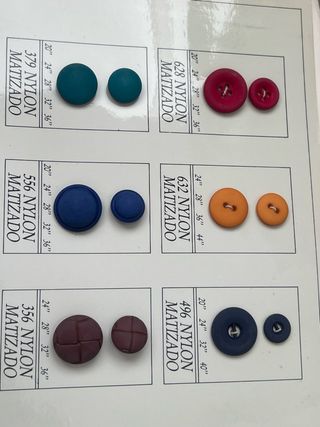 Lote de botones de diferentes materiales