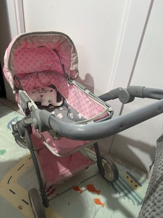 Carro de muñecas rosa