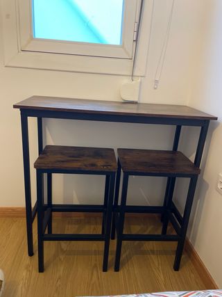Mesa alta y 2 taburetes madera y metal