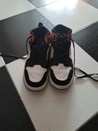 Zapatillas Nike Air Jordan 1 talla 34