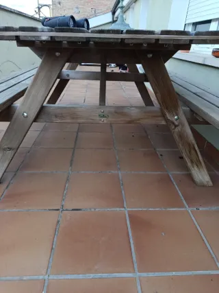 Mesa de jardín de madera y metal