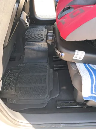 Volkswagen Sharan  Volkswagen Sharan  2012