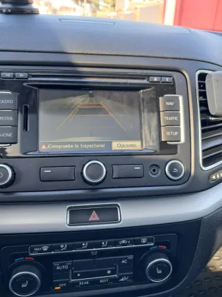 Volkswagen Sharan  Volkswagen Sharan  2012