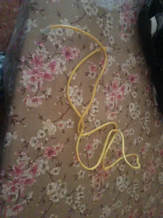 Cable de red Ethernet amarillo mide 1.50cm