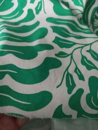 Tela francesa diseño hojas verde