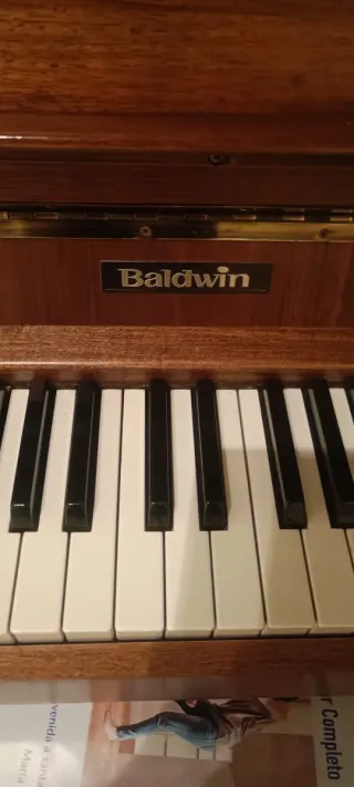 Piano de pared Baldwin