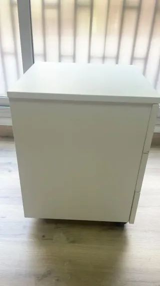 Cajonera blanca con ruedas