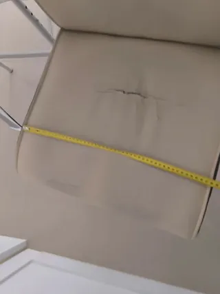 Sillón de oficina y silla confidente beige