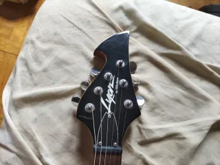 Guitarra LYON BY WASHBURN FLYING V