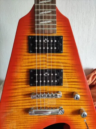 Guitarra LYON BY WASHBURN FLYING V