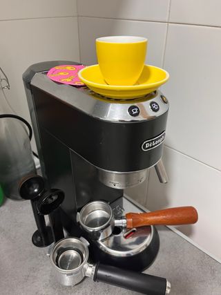 Cafetera DeLonghi Dedica Negra + Molinillo