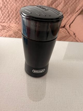 Cafetera DeLonghi Dedica Negra + Molinillo