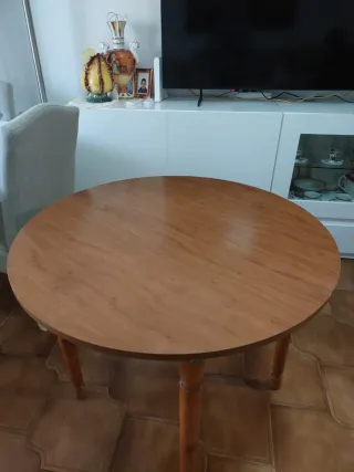 Tavolo rotondo in legno antico