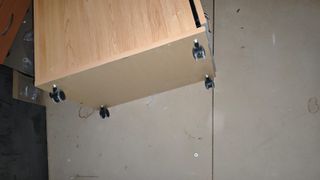 Mesita 3 cajones madera con ruedas