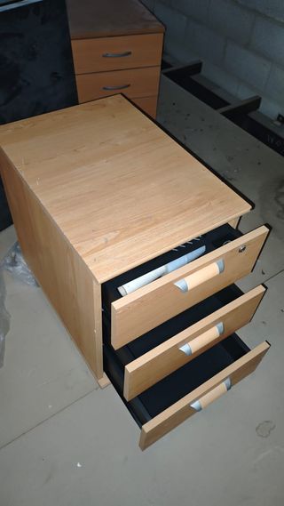 Mesita 3 cajones madera con ruedas